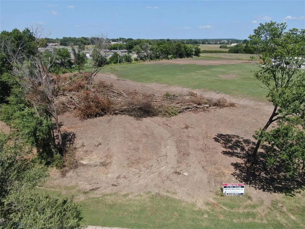 Photo 5 — 421 S Woody Guthrie Street, Okemah, OK 74859