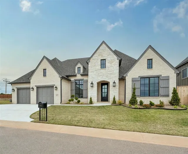 Photo 2 — 2917 Stone Meadow Way, Edmond, OK 73034