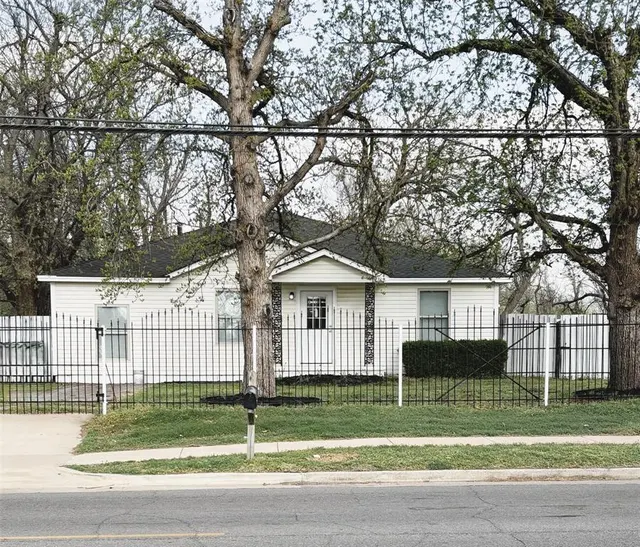 Front exterior — 1800 N Ann Arbor Avenue, Oklahoma City, OK 73127