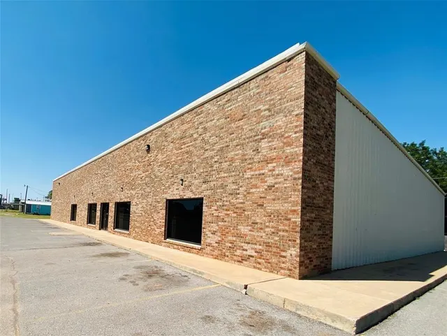 Photo 2 — 2821 W 3rd Street, Elk City, OK 73644