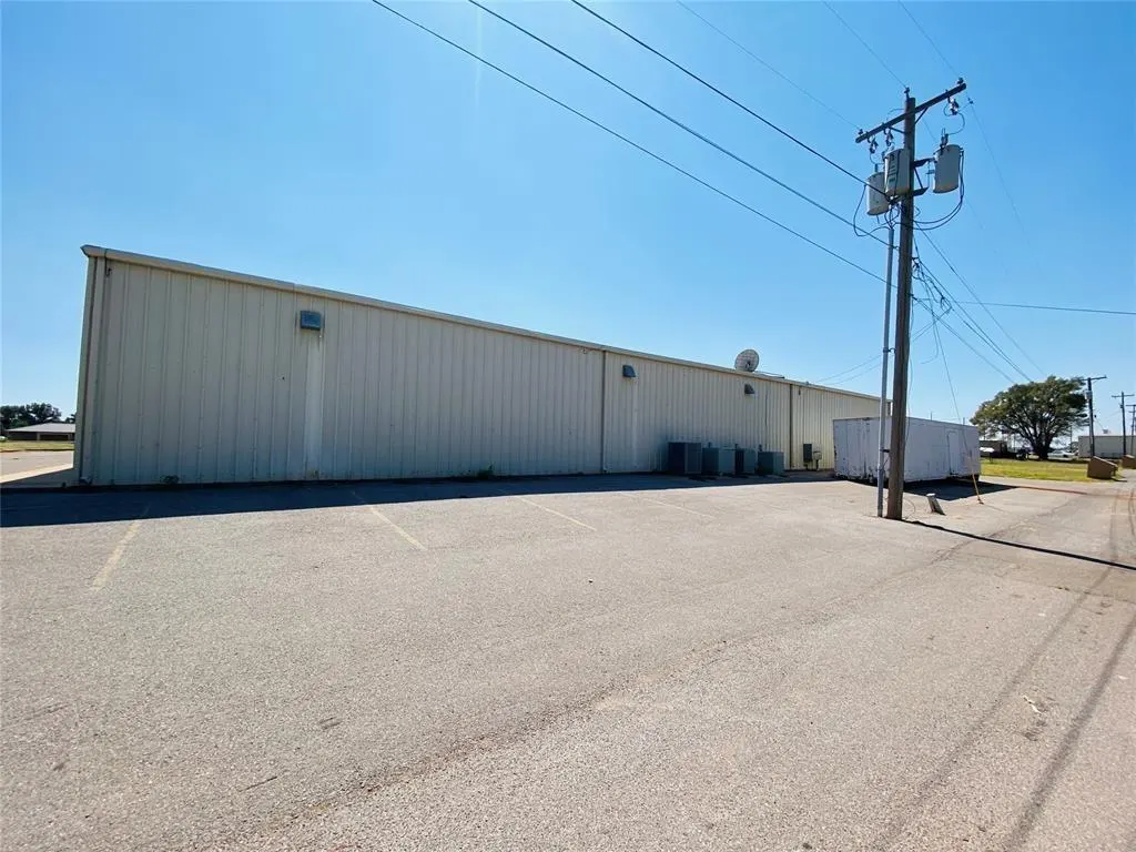 Photo 5 — 2821 W 3rd Street, Elk City, OK 73644