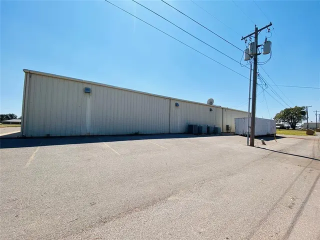Photo 5 — 2821 W 3rd Street, Elk City, OK 73644