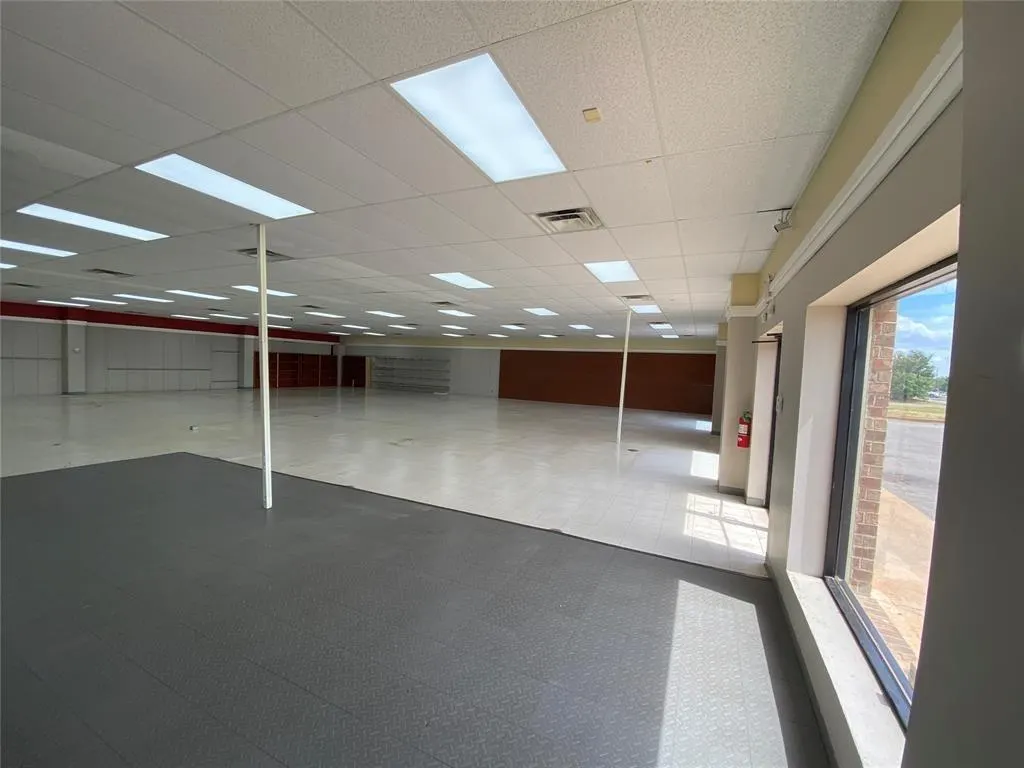 Photo 9 — 2821 W 3rd Street, Elk City, OK 73644