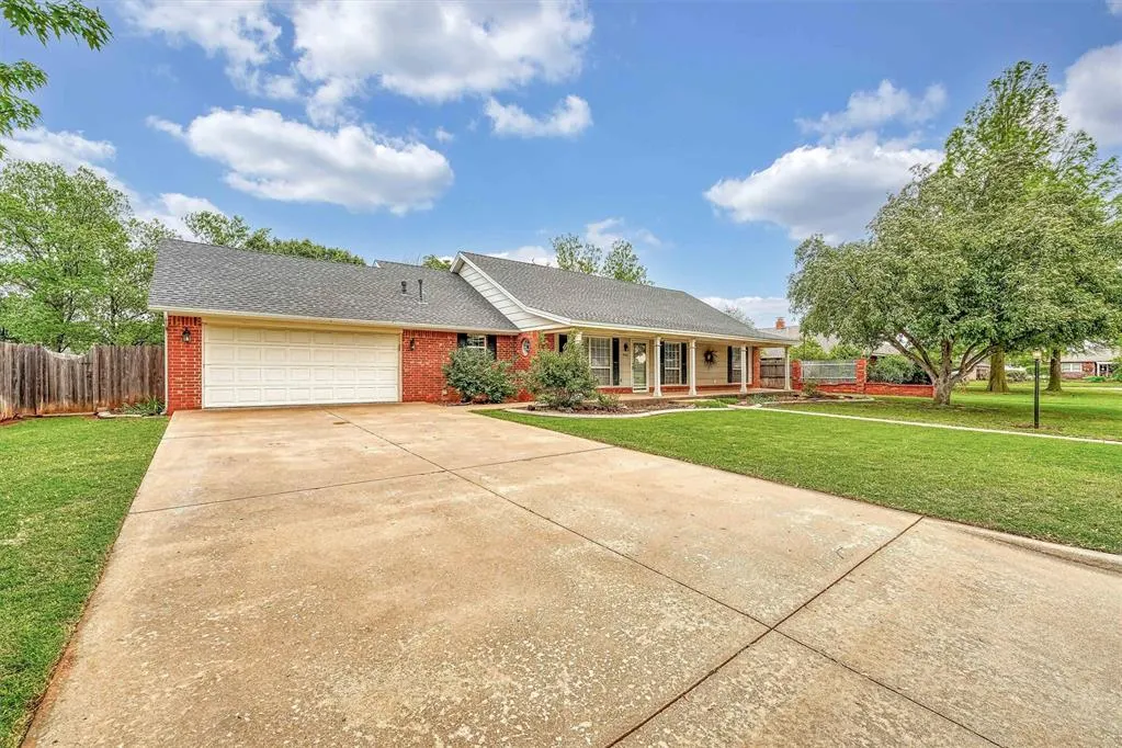 Photo 3 — 904 Kathys Place, Elk City, OK 73644