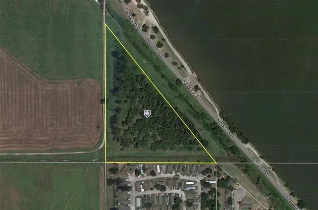 Front exterior — W Overholser Road, Yukon, OK 73127