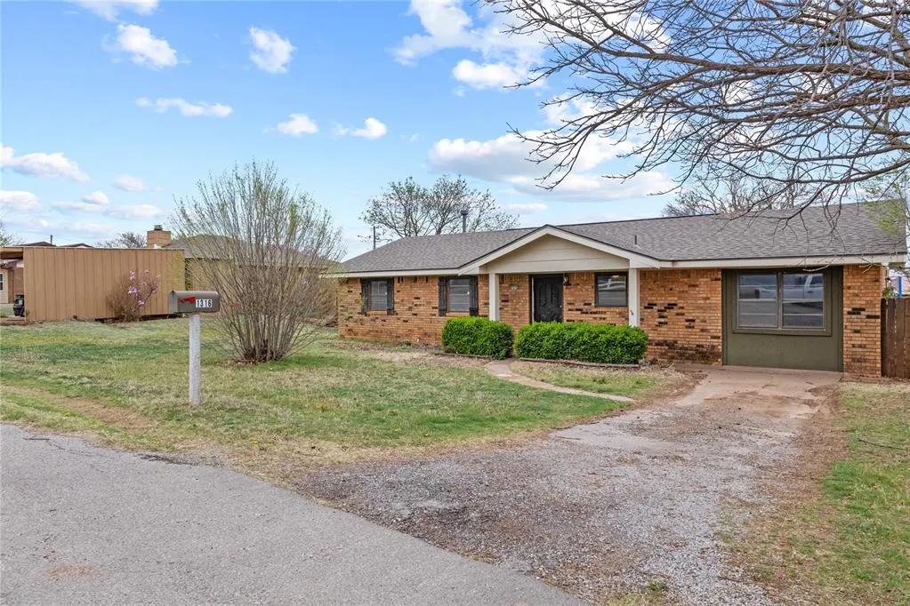 Photo 3 — 1316 D Street, Arapaho, OK 73620