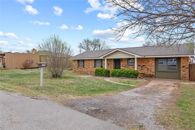 Photo 3 — 1316 D Street, Arapaho, OK 73620