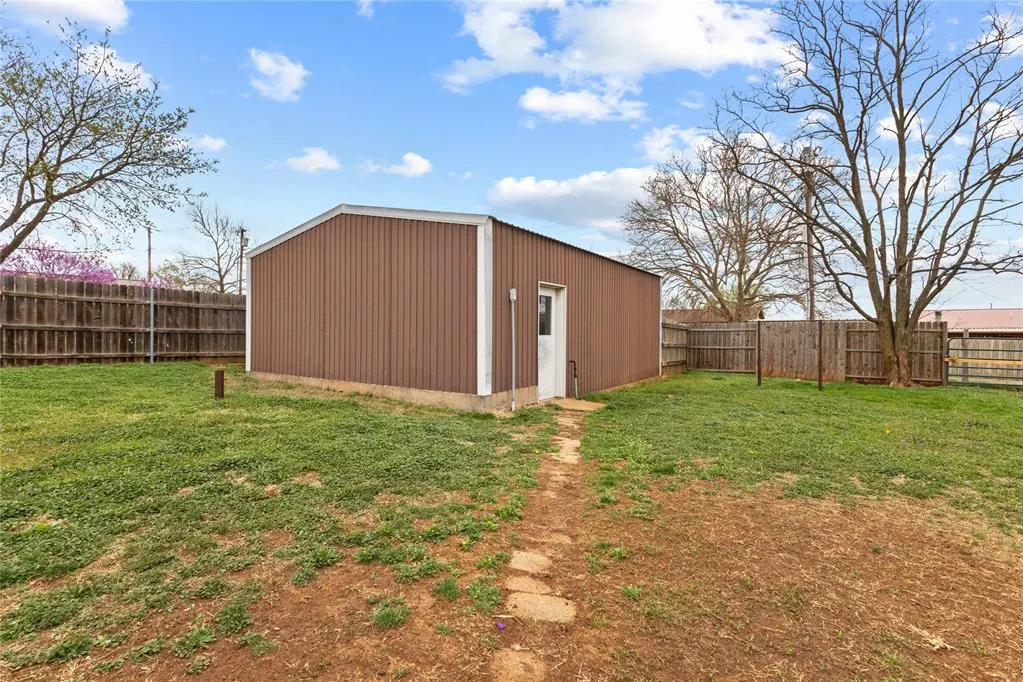 Photo 27 — 1316 D Street, Arapaho, OK 73620