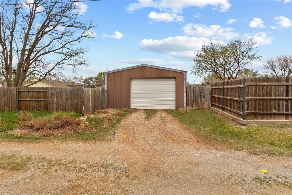 Photo 30 — 1316 D Street, Arapaho, OK 73620
