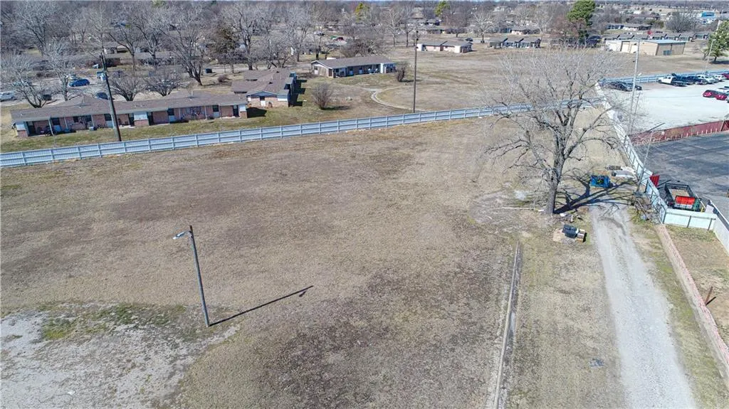 Photo 6 — 911 N Broadway Avenue, Ada, OK 74820