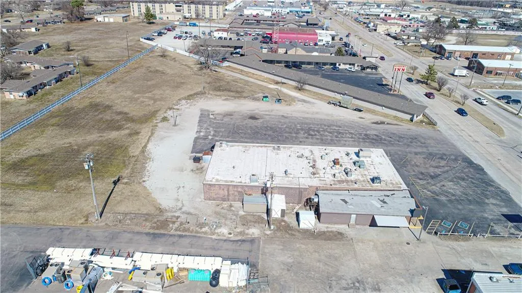Photo 10 — 911 N Broadway Avenue, Ada, OK 74820