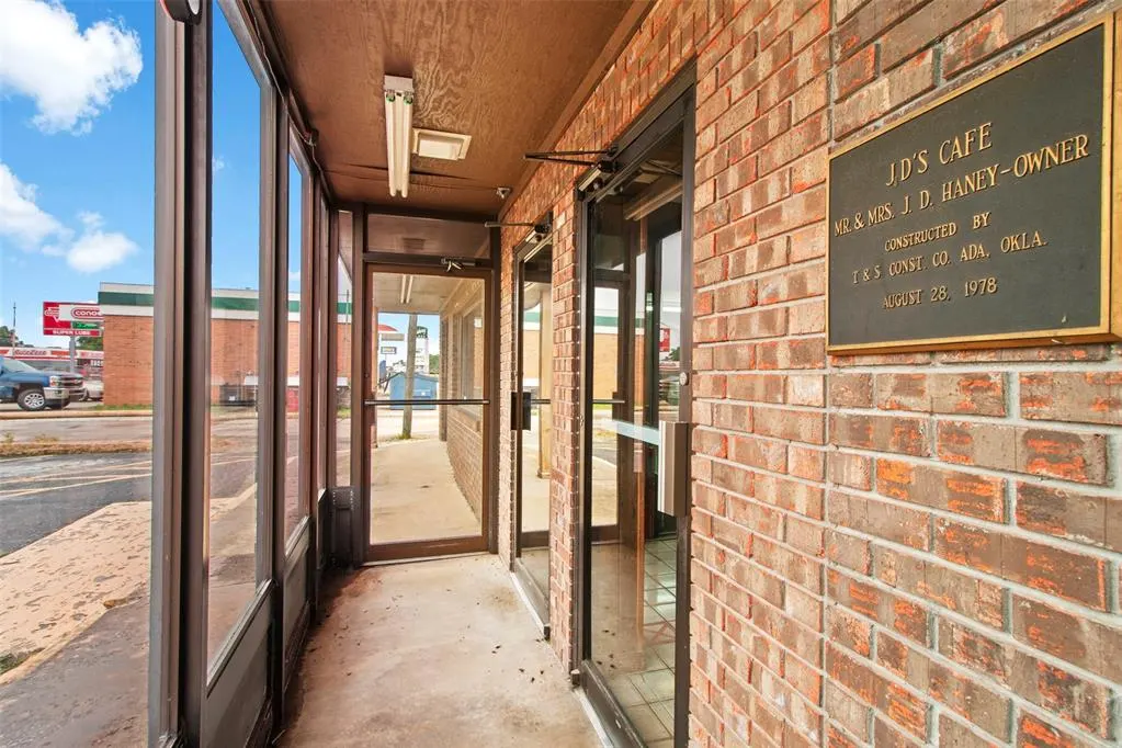Photo 11 — 911 N Broadway Avenue, Ada, OK 74820