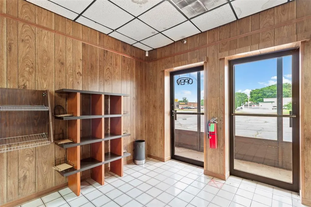 Photo 13 — 911 N Broadway Avenue, Ada, OK 74820