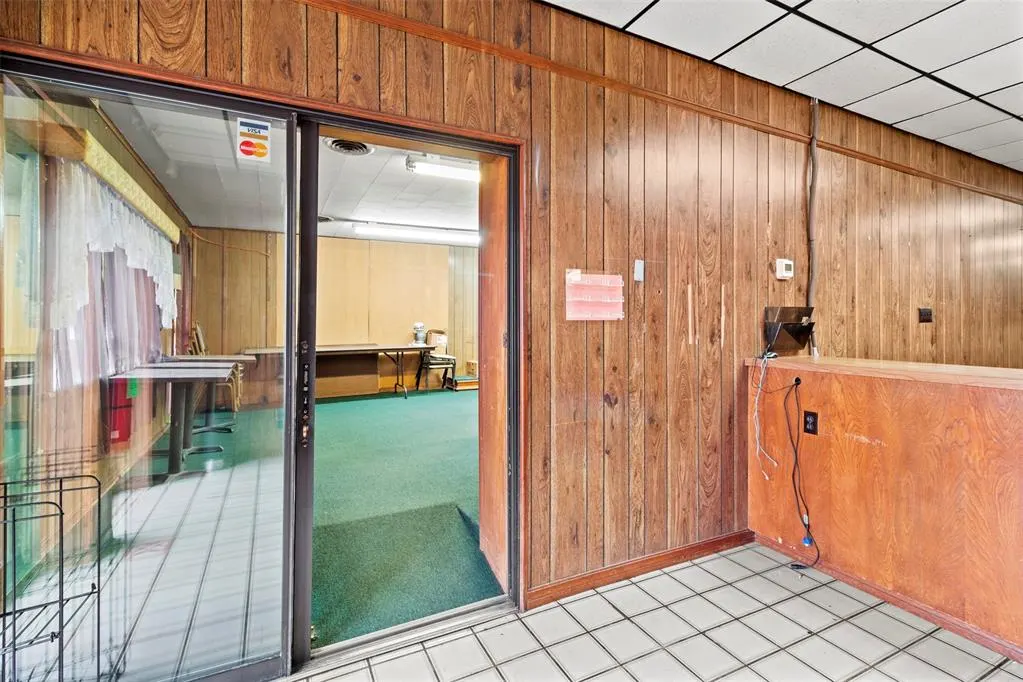 Photo 14 — 911 N Broadway Avenue, Ada, OK 74820