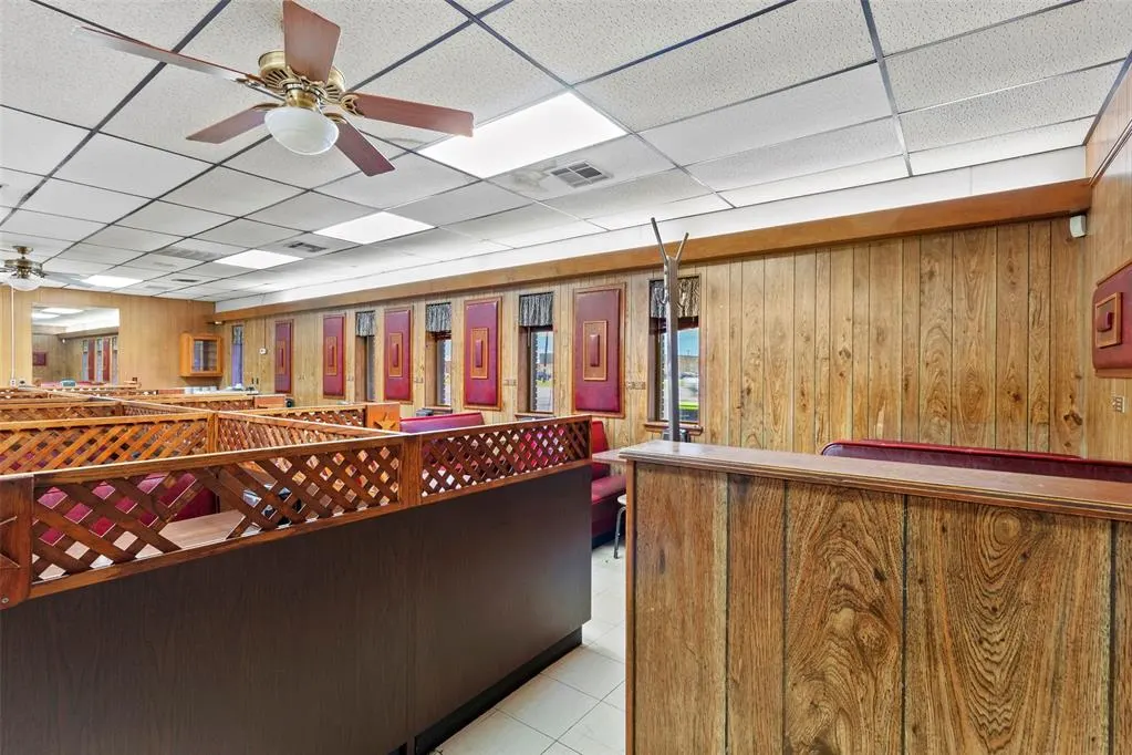 Photo 18 — 911 N Broadway Avenue, Ada, OK 74820