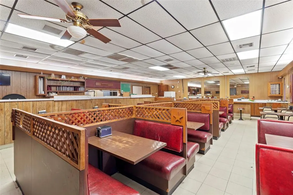 Photo 19 — 911 N Broadway Avenue, Ada, OK 74820