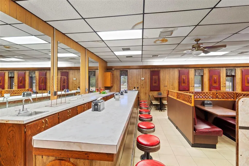 Photo 22 — 911 N Broadway Avenue, Ada, OK 74820