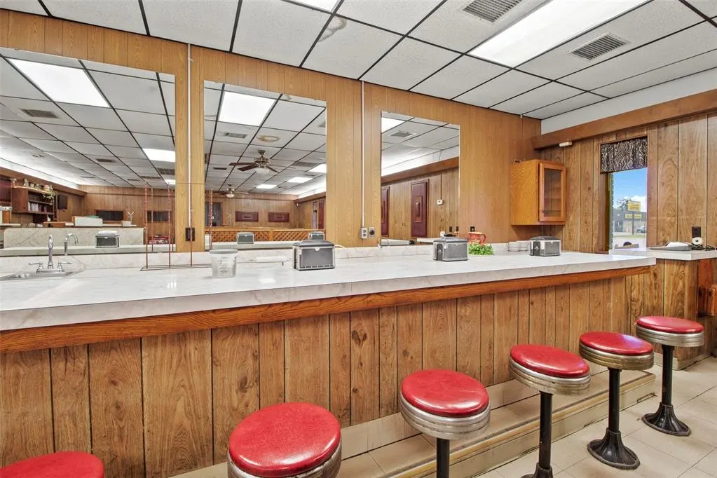 Photo 23 — 911 N Broadway Avenue, Ada, OK 74820