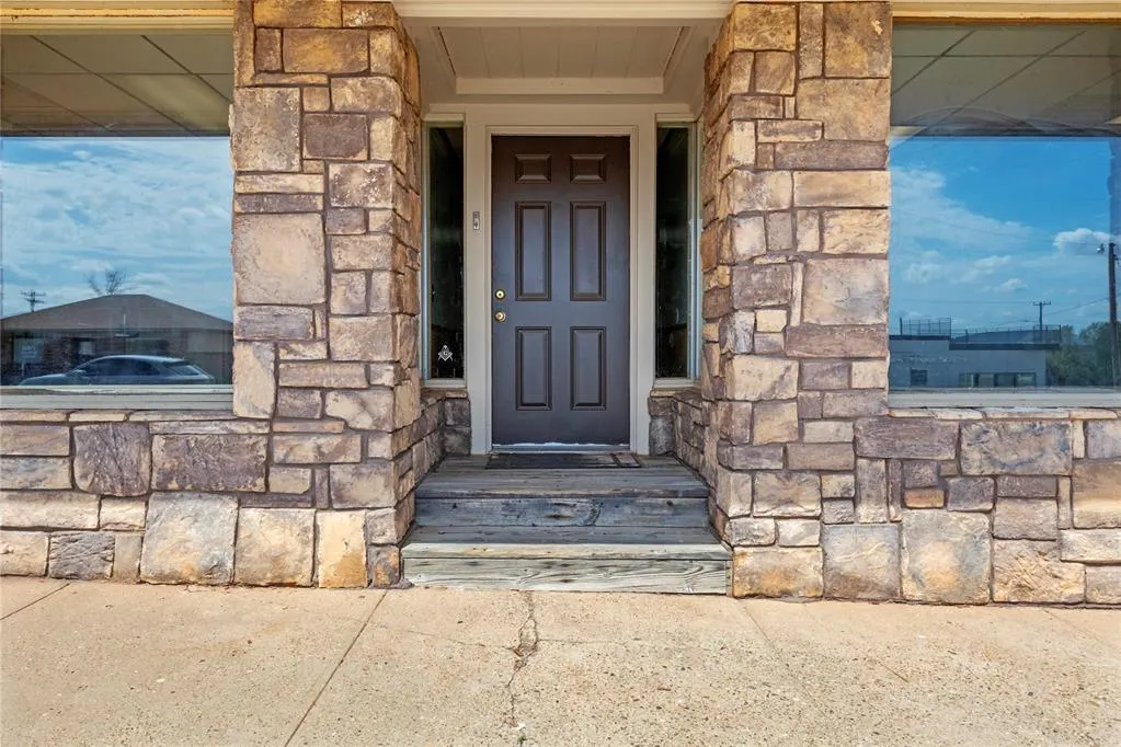 Photo 5 — 221 W Main Street, Hydro, OK 73048