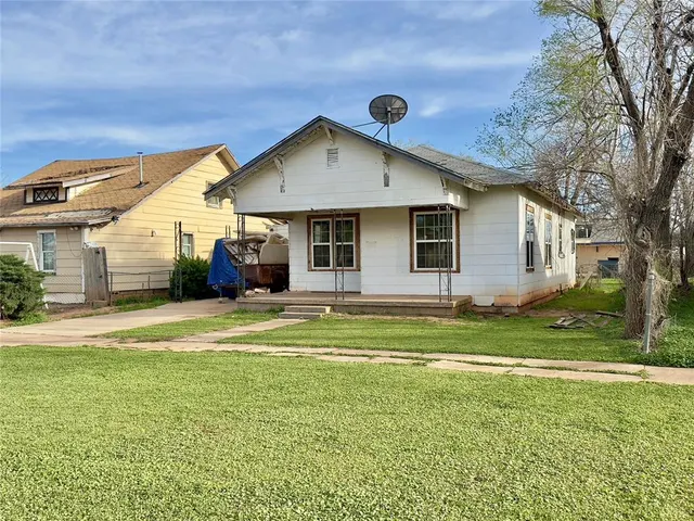 Photo 5 — 518 E Commerce Street, Altus, OK 73521