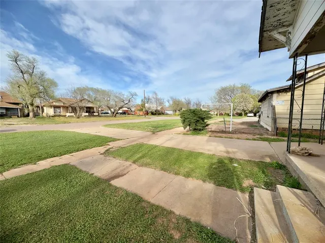 Photo 6 — 518 E Commerce Street, Altus, OK 73521