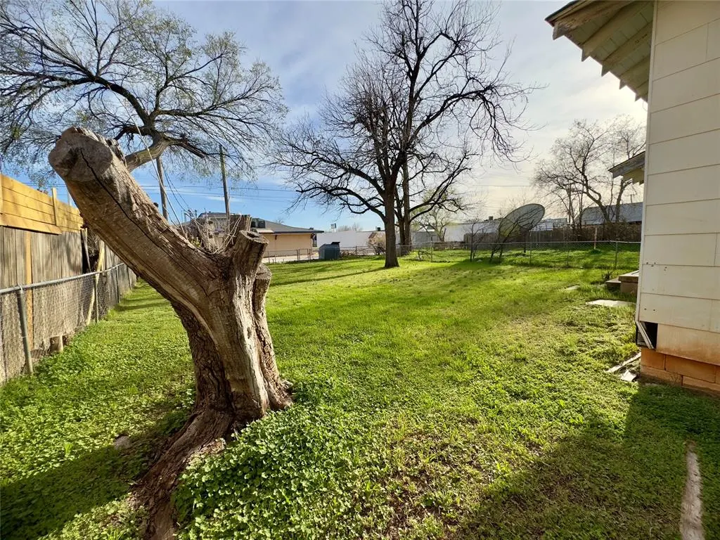 Photo 42 — 518 E Commerce Street, Altus, OK 73521