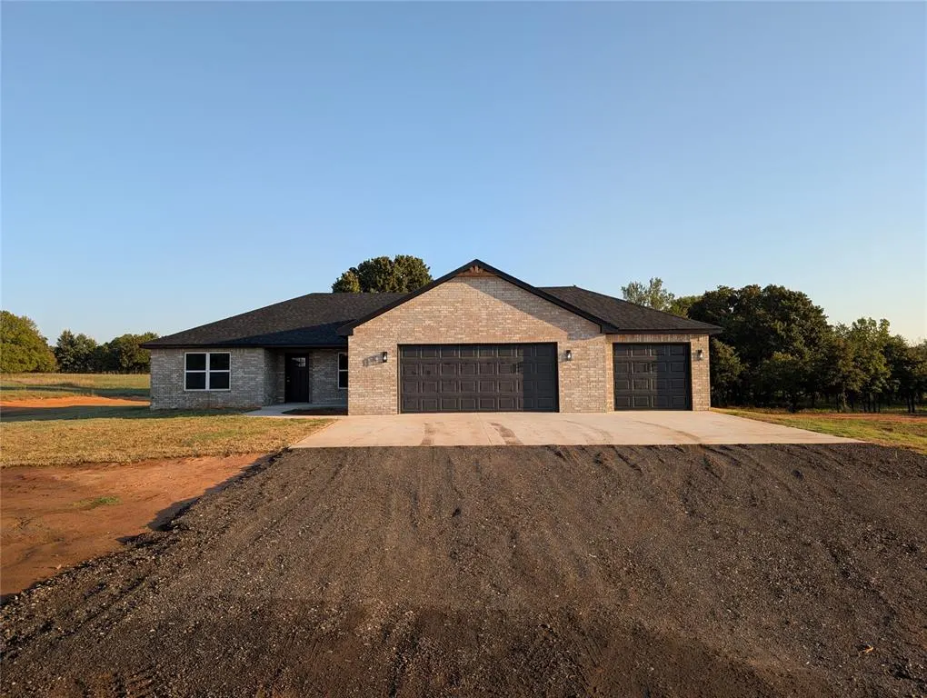 Photo 2 — 2184 Hilltop Lane, Blanchard, OK 73010