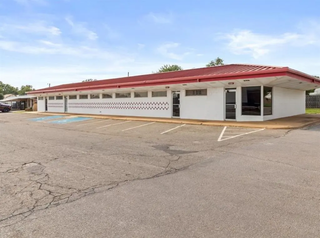 Front exterior — 617 E Tom Stafford Avenue, Weatherford, OK 73096