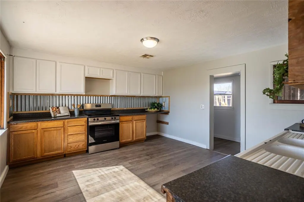 Photo 12 — 207 N Reimer Street, Corn, OK 73024