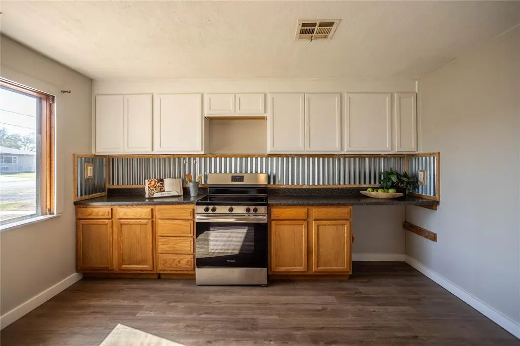 Photo 17 — 207 N Reimer Street, Corn, OK 73024
