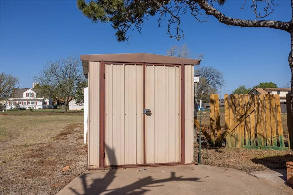 Photo 18 — 207 N Reimer Street, Corn, OK 73024