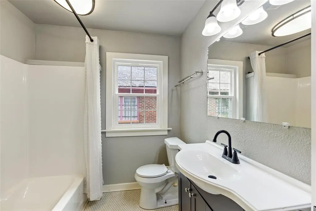 Photo 11 — 923 NE 19th Street, Oklahoma City, OK 73105