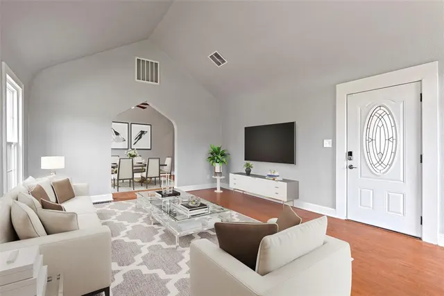 Photo 3 — 923 NE 19th Street, Oklahoma City, OK 73105