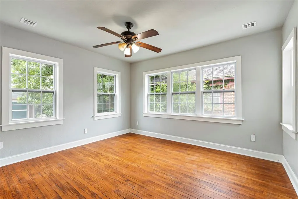 Photo 9 — 923 NE 19th Street, Oklahoma City, OK 73105