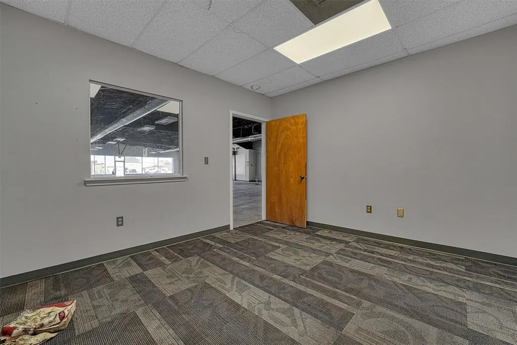 Photo 5 — 211 S 4th Street, Clinton, OK 73601