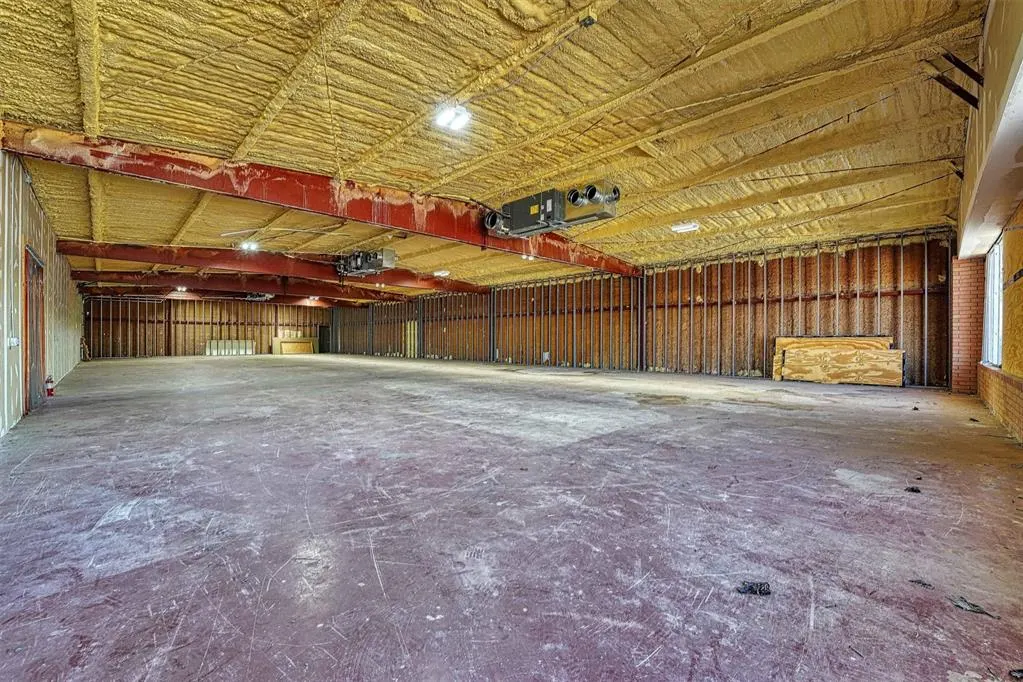 Photo 13 — 211 S 4th Street, Clinton, OK 73601