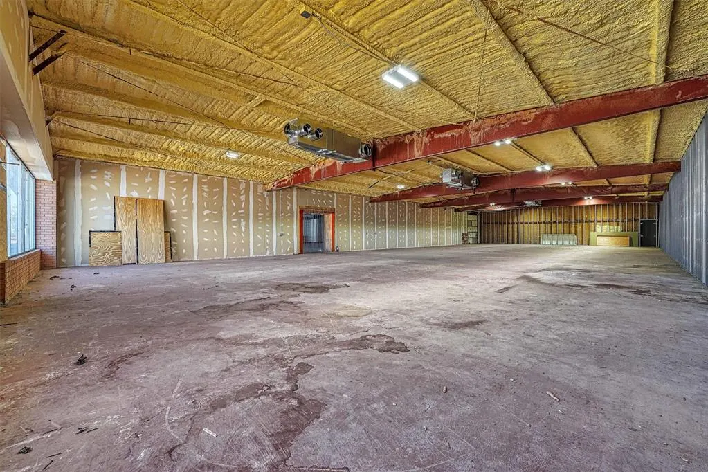 Photo 14 — 211 S 4th Street, Clinton, OK 73601