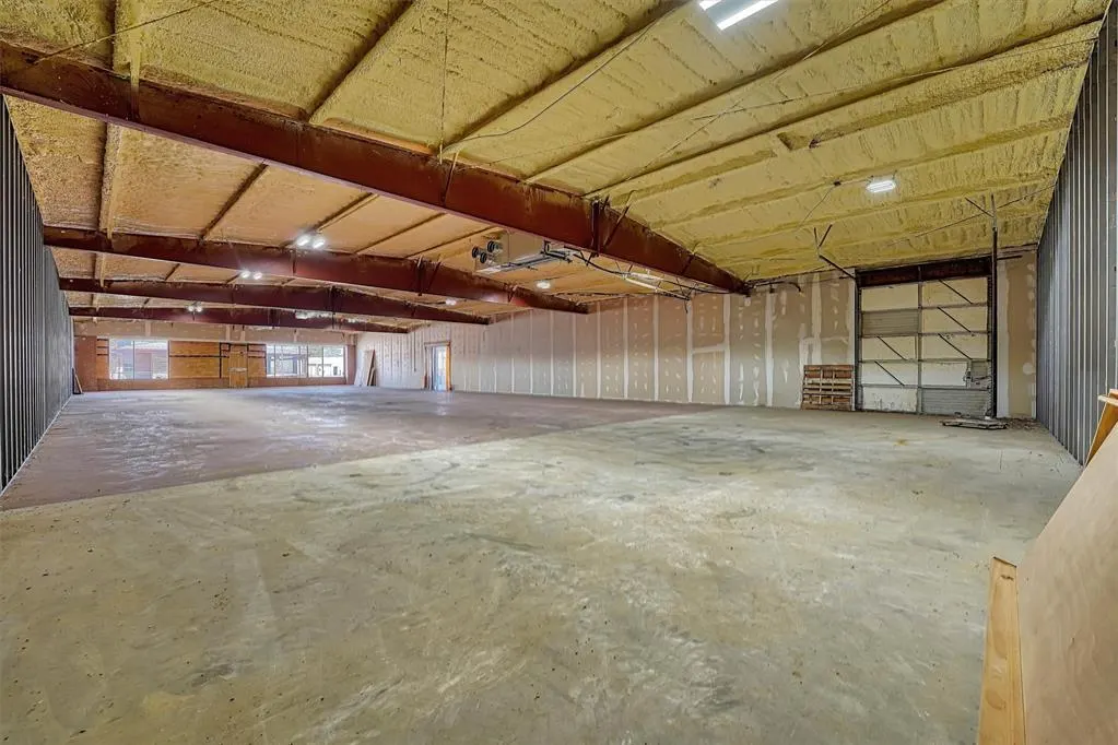 Photo 15 — 211 S 4th Street, Clinton, OK 73601