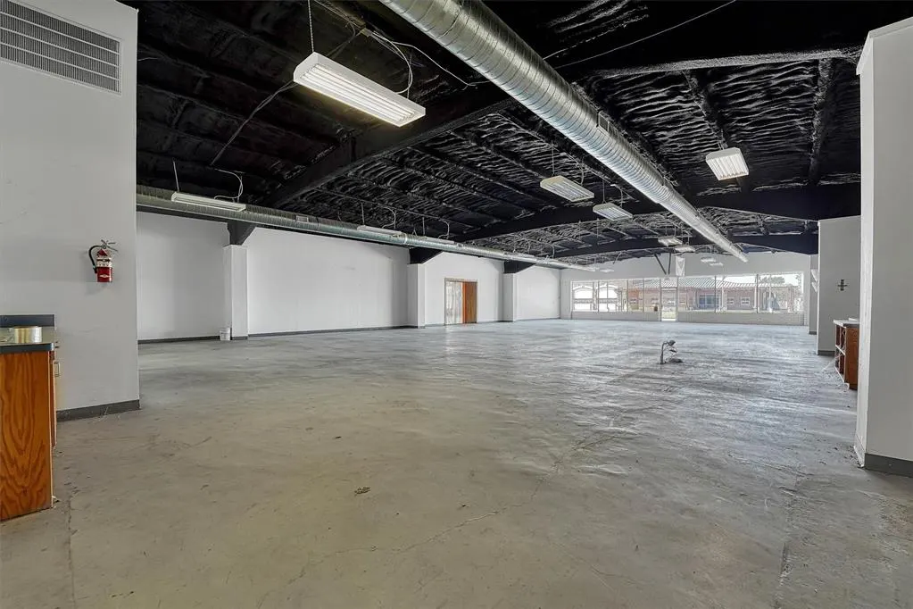 Photo 18 — 211 S 4th Street, Clinton, OK 73601