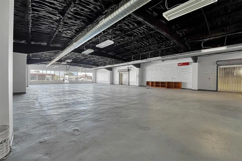 Photo 19 — 211 S 4th Street, Clinton, OK 73601