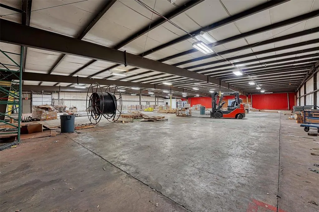 Photo 22 — 211 S 4th Street, Clinton, OK 73601