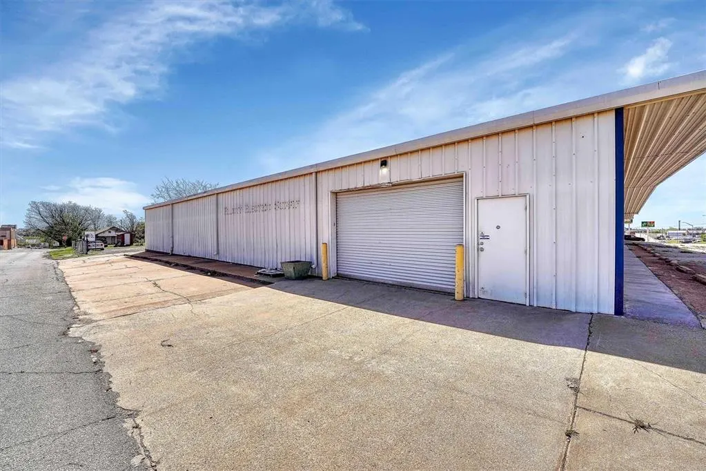Photo 25 — 211 S 4th Street, Clinton, OK 73601