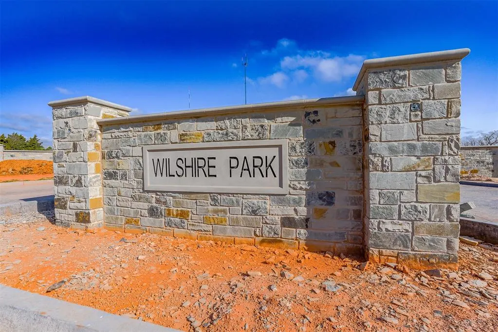Photo 4 — 8351 W Wilshire Park Drive, Oklahoma City, OK 73131