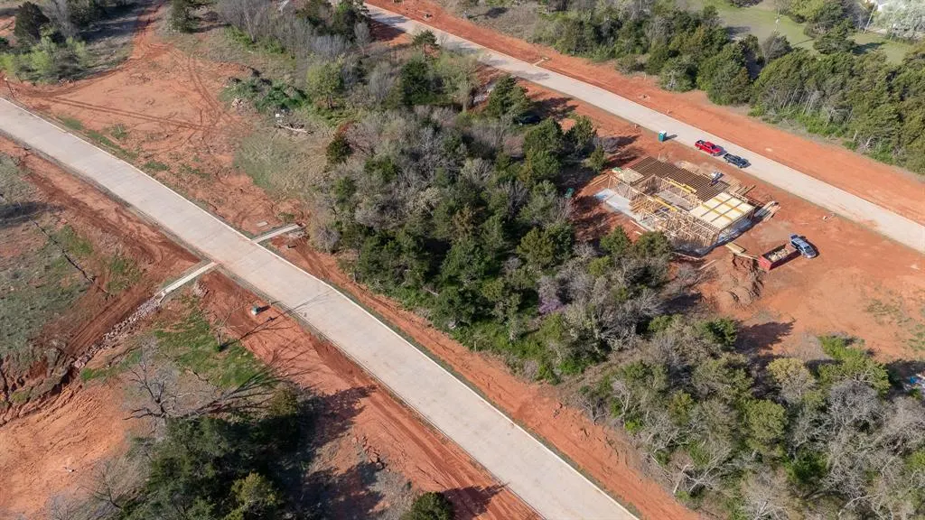 Photo 7 — 8351 W Wilshire Park Drive, Oklahoma City, OK 73131