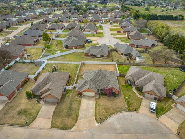 Photo 5 — 2509 Sutton Court, Shawnee, OK 74804