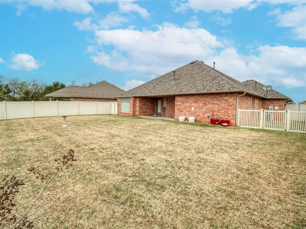 Photo 15 — 2509 Sutton Court, Shawnee, OK 74804