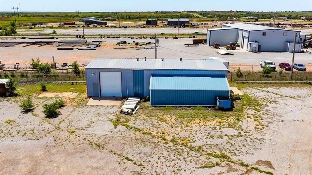 Photo 3 — 520 Robison Drive, Elk City, OK 73644