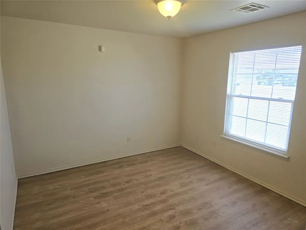 Photo 2 — 8 Lombardy Place, Clinton, OK 73601