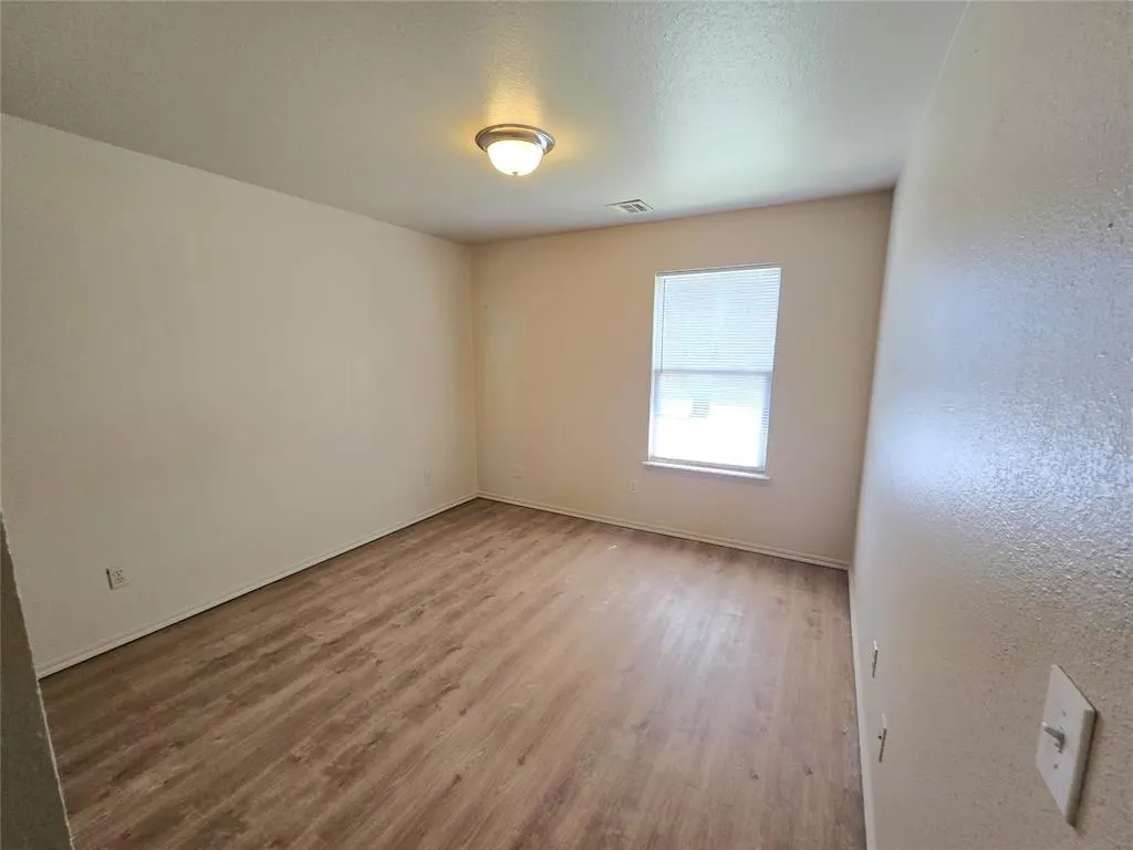 Photo 7 — 8 Lombardy Place, Clinton, OK 73601