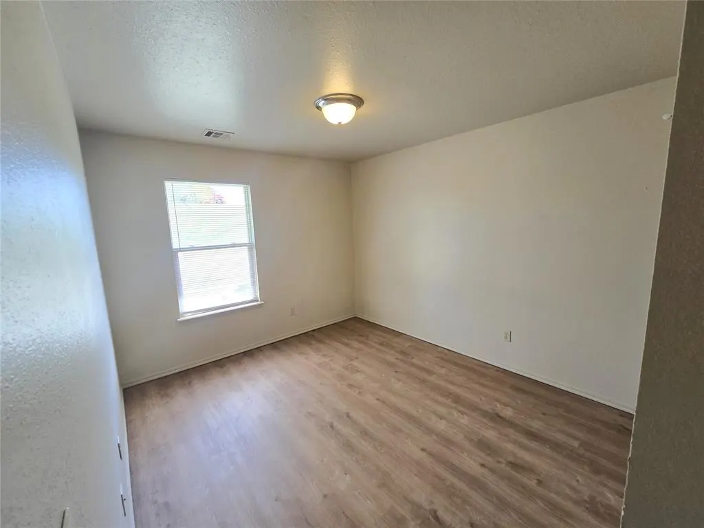 Photo 9 — 16 Lombardy Place, Clinton, OK 73601